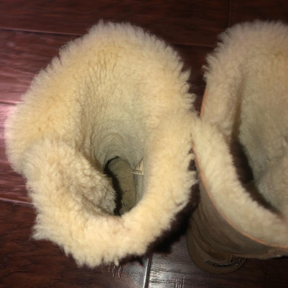 Bailey button uggs - Picture 3 of 5